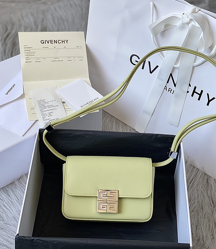 Givenchy-d25d72da